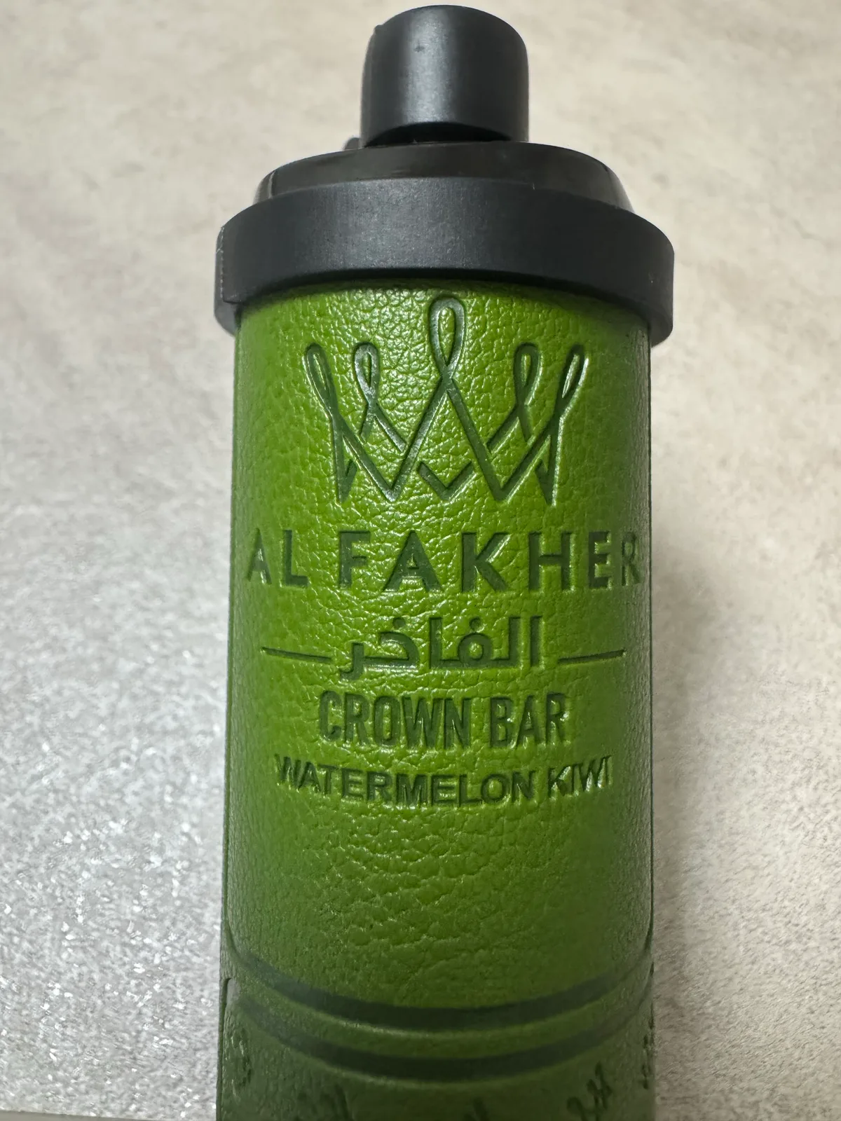 緑のAL FAKHER CROWN BAR Watermelon Kiwiのロゴとレザー調表面