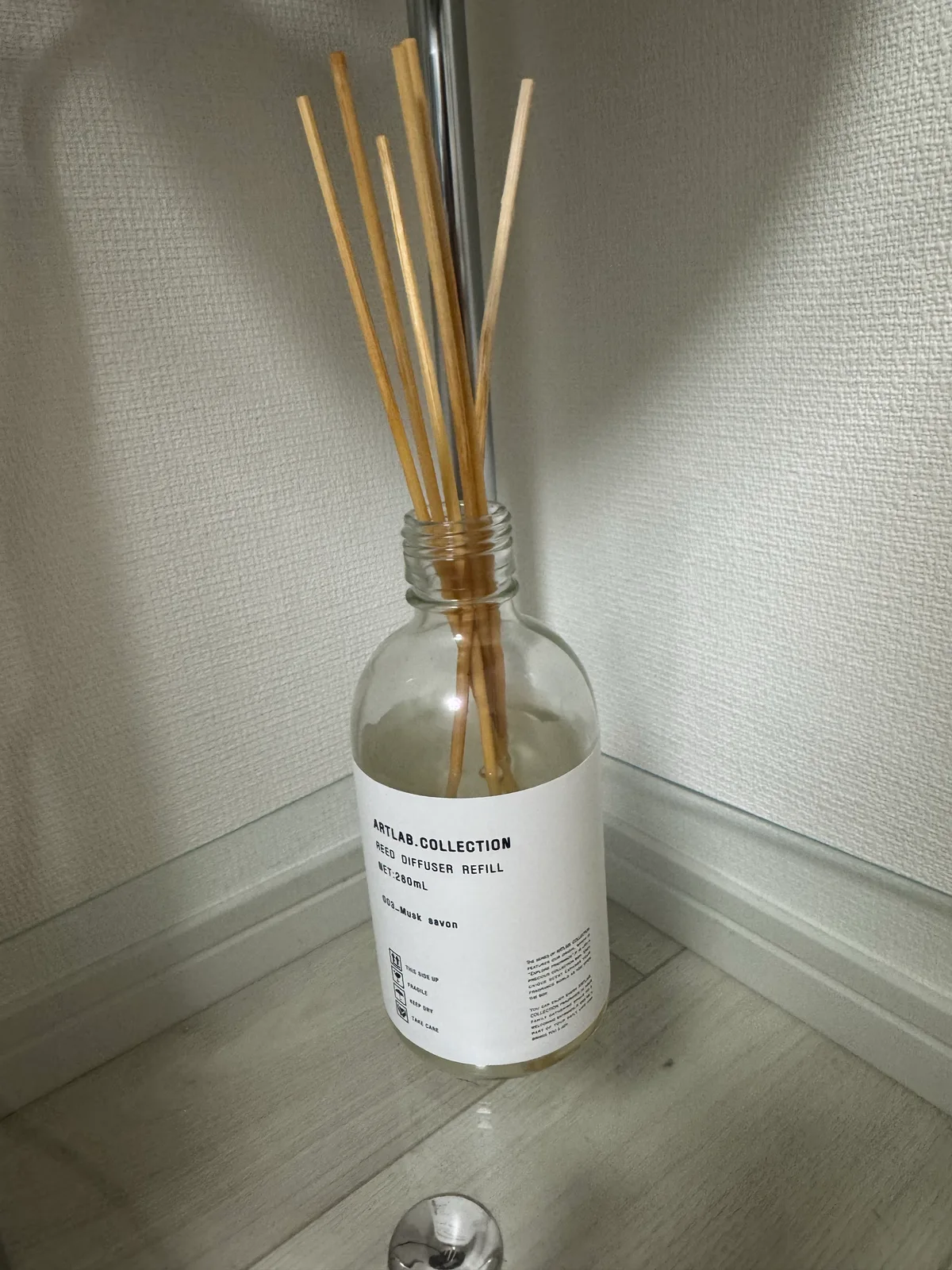 ART LAB. COLLECTIONの白いラベルに003 Musk savonと書かれた280mLリフィルボトル